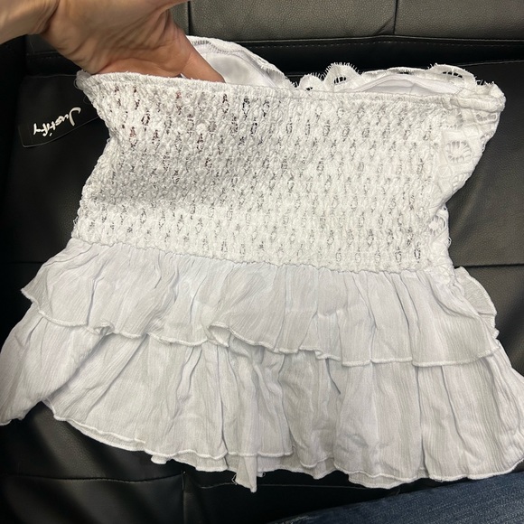 Beautiful white top - Picture 2 of 2